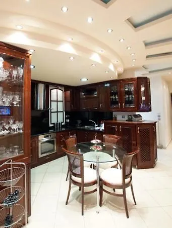 Luxury Apartment *
