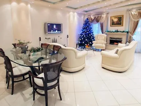Luxury Apartment *